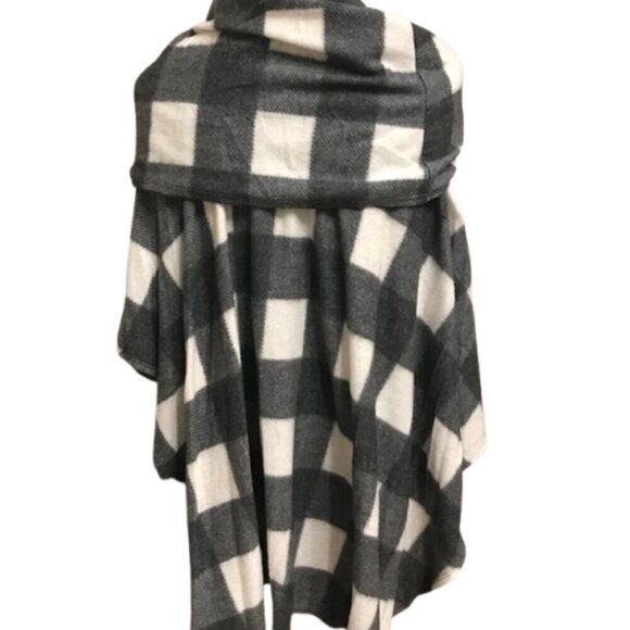 NWT Women's Buffalo Check Poncho Wrap Shawl Black/White Plaid Cozy Blanket Cape - Picture 3 of 6